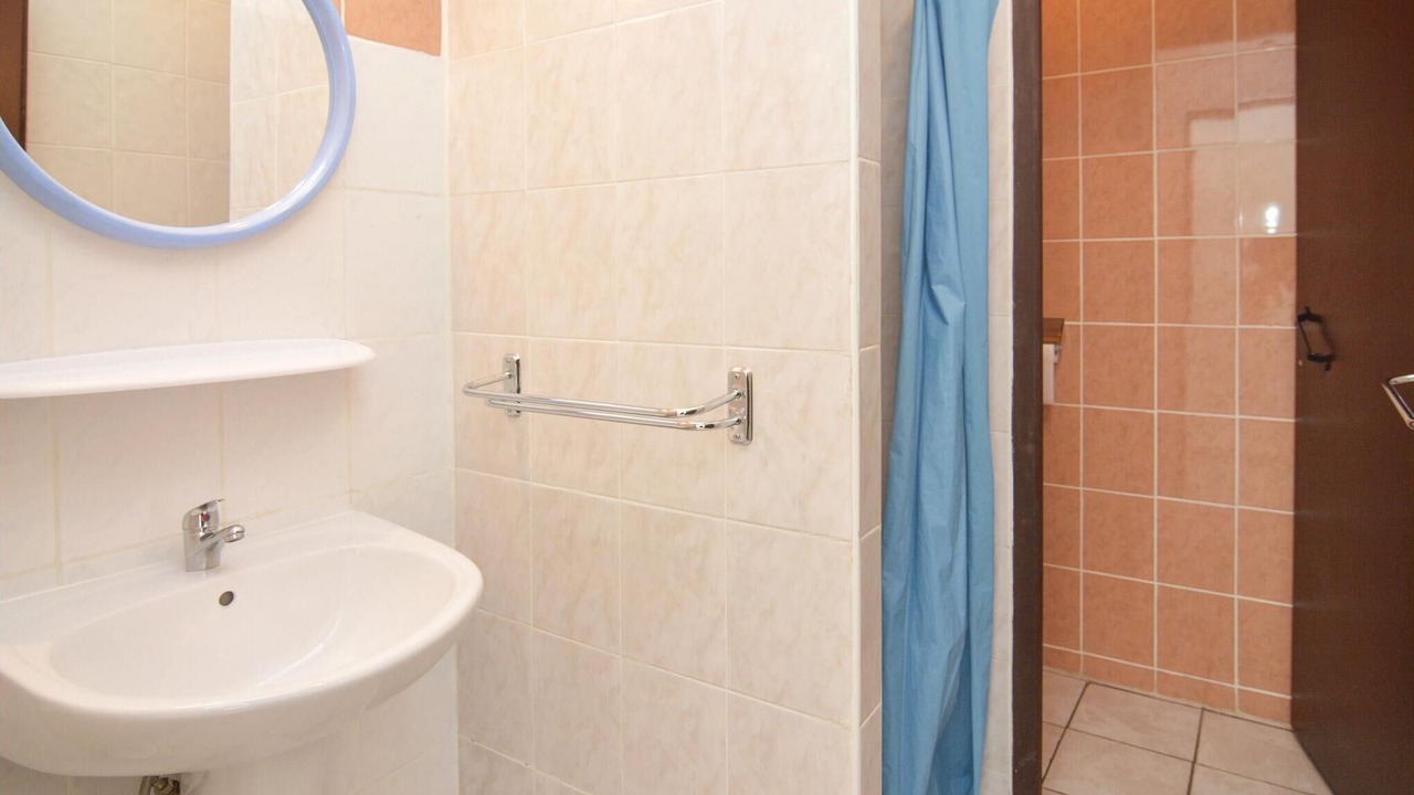 Photo of Bathroom in Courry