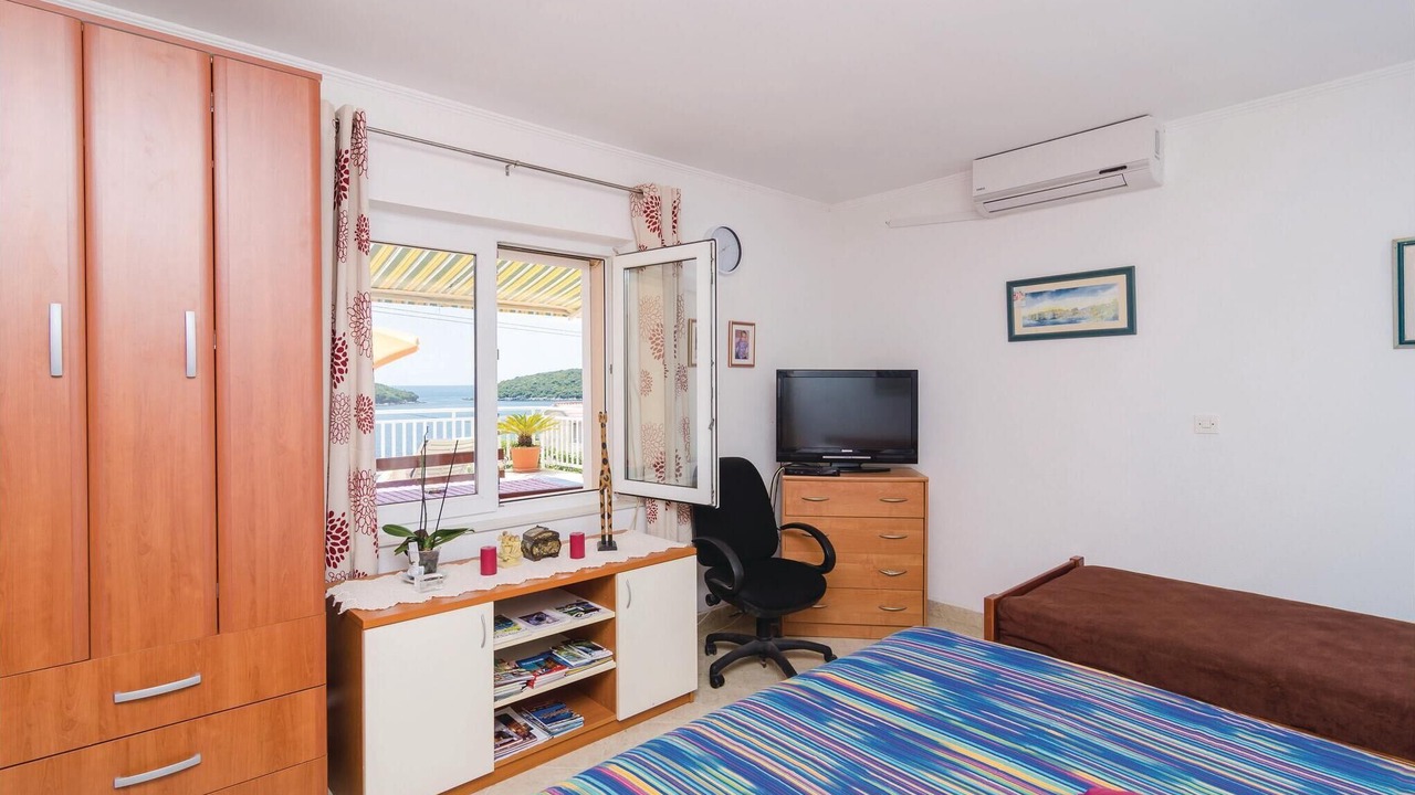 Photo of Bedroom in Molunat