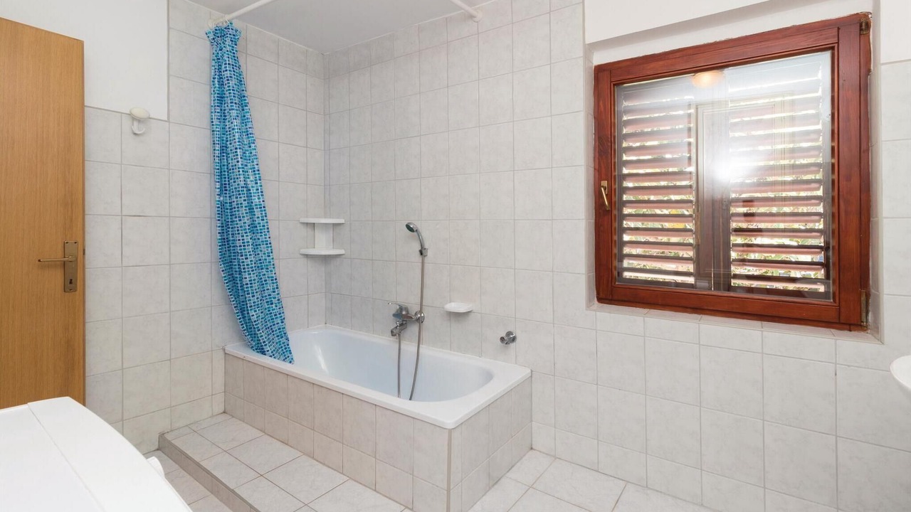 Photo of Bathroom in Preko