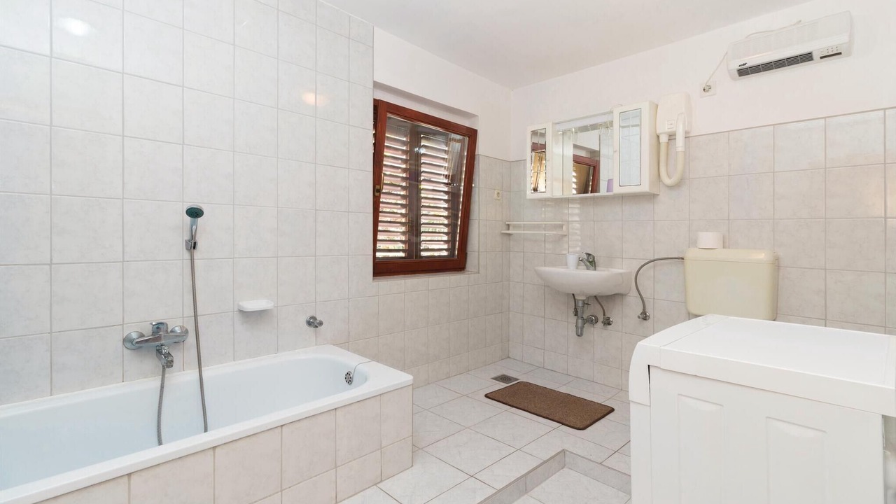 Photo of Bathroom in Preko