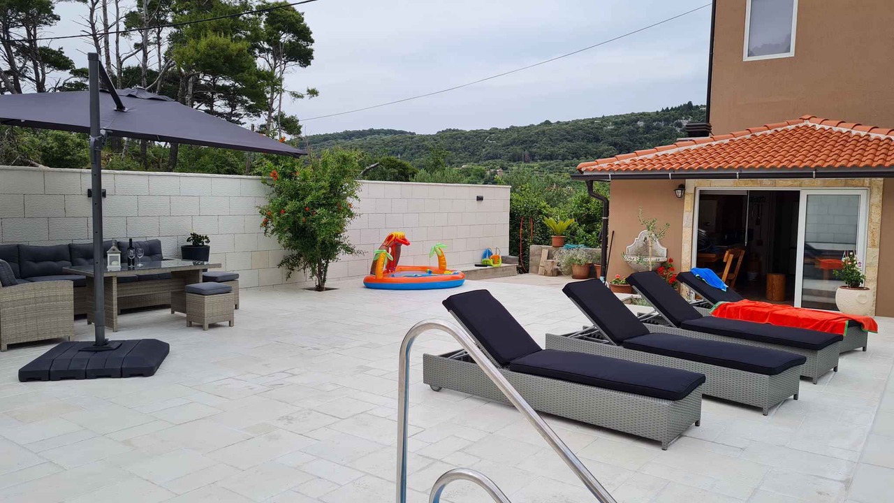 Photo of Patio Balcony in Mundanije