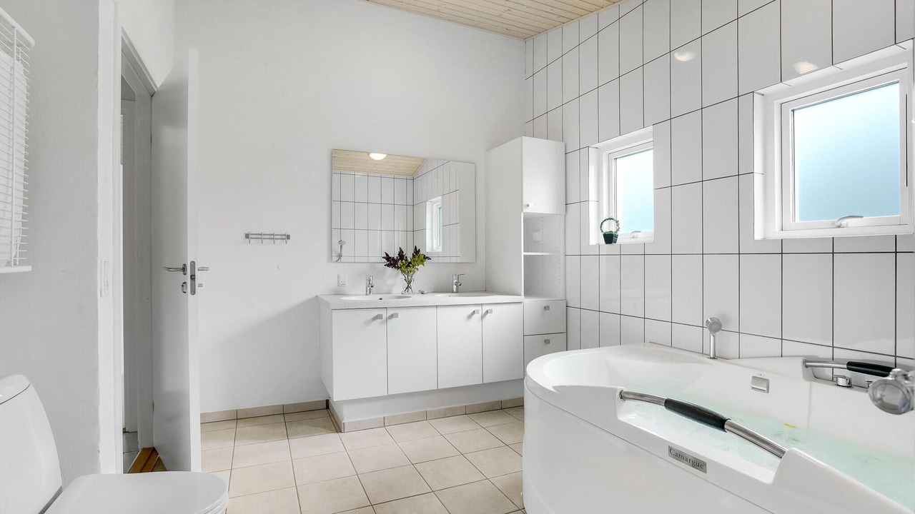 Photo of Bathroom in Aalbaek