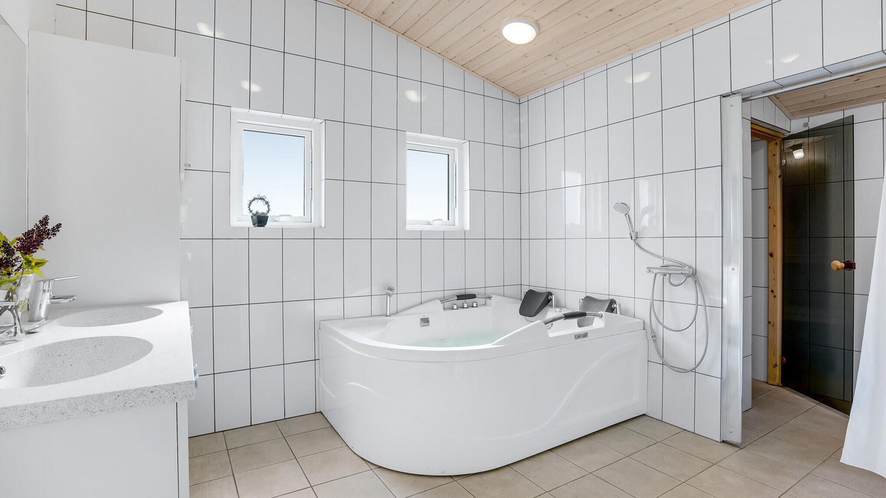 Photo of Bathroom in Aalbaek