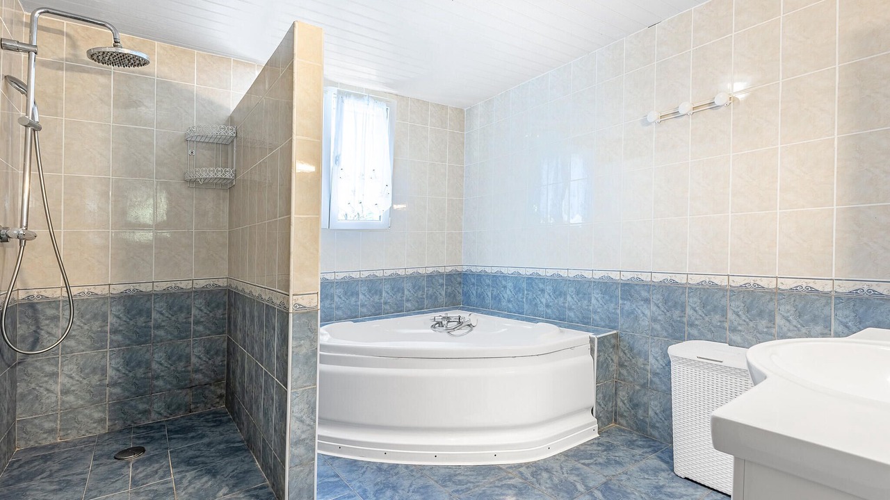 Photo of Bathroom in Roujan