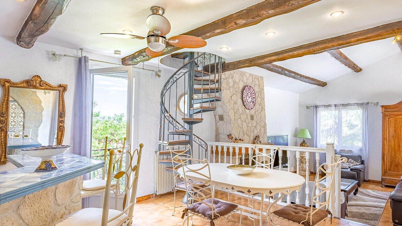 Photo of Bedroom in Roujan