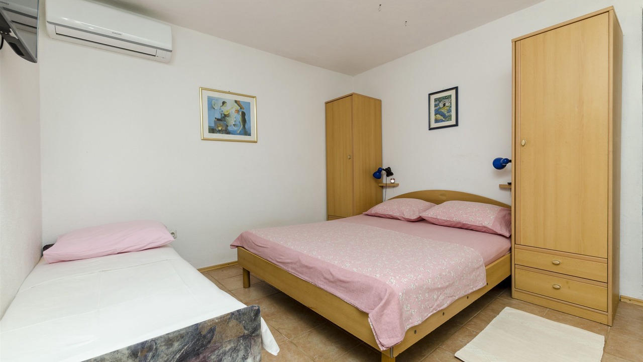 Photo of Bedroom in Maslinica