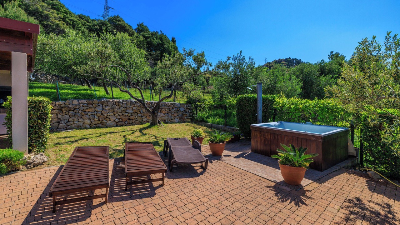 Photo of Outdoor in Barbat na Rabu