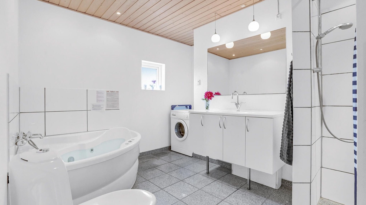 Photo of Bathroom in Marielyst
