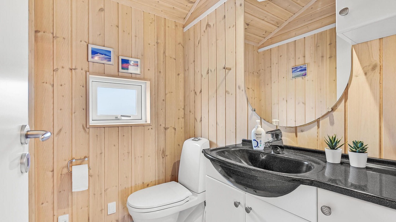 Photo of Bathroom in Pøt Strandby