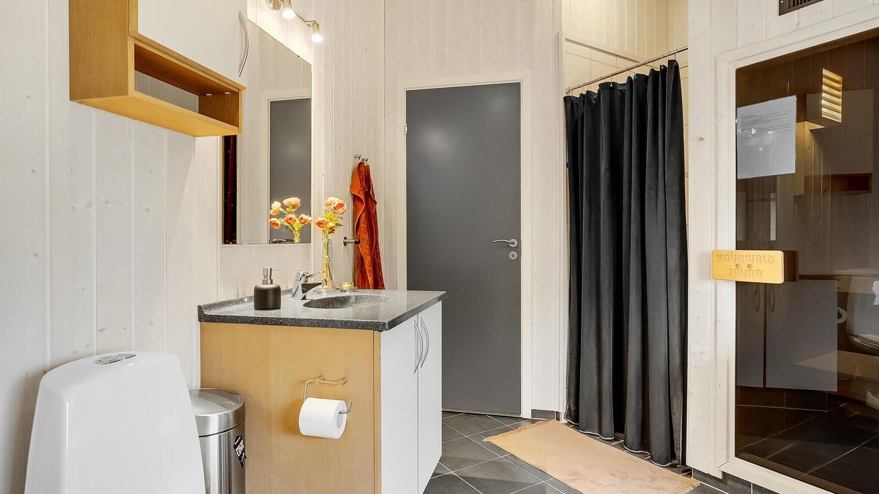 Photo of Bathroom in Flovt Strand