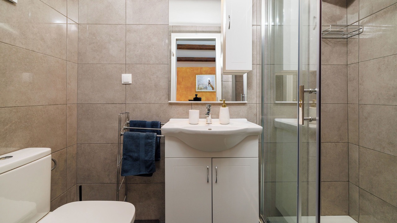 Photo of Bathroom in Plomin