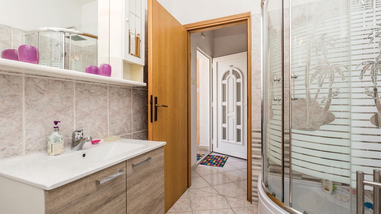 Photo of Bathroom in Sarsoni