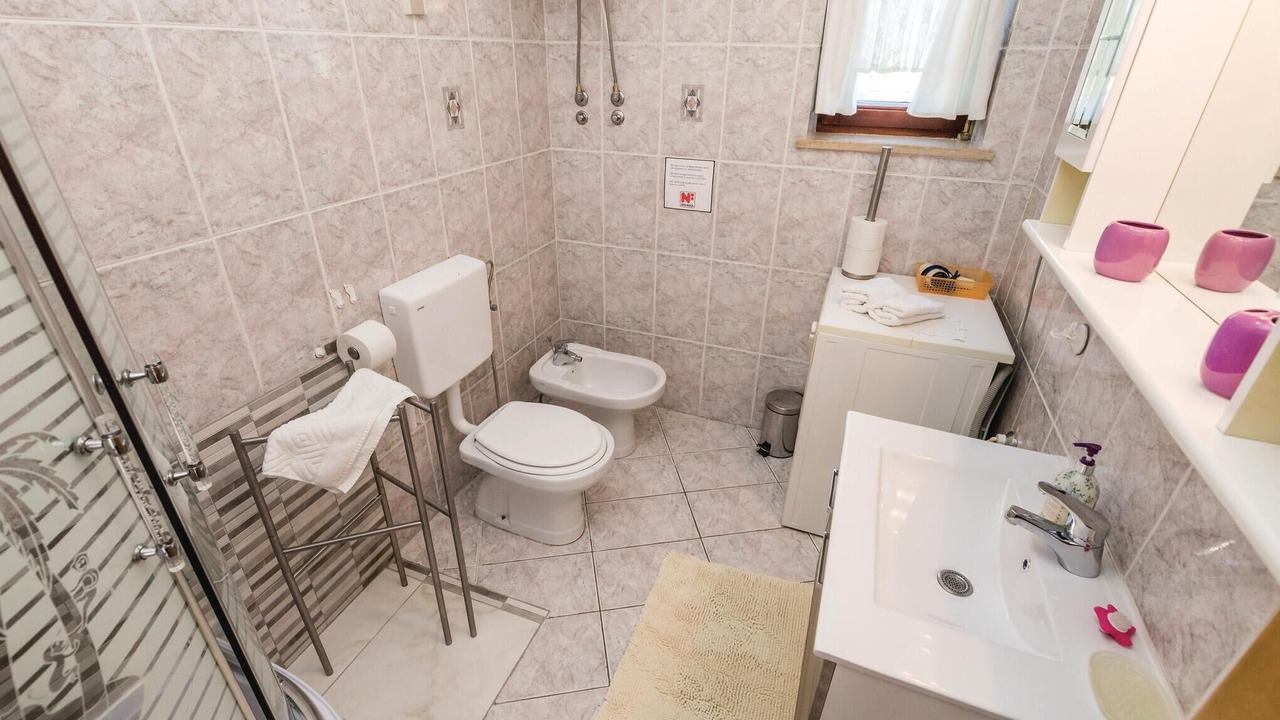 Photo of Bathroom in Sarsoni