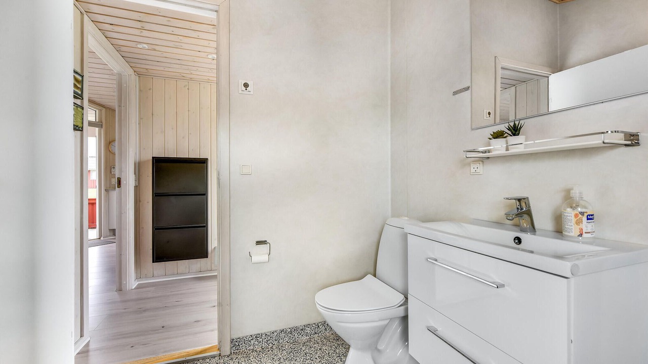 Photo of Bathroom in Mommark Strand