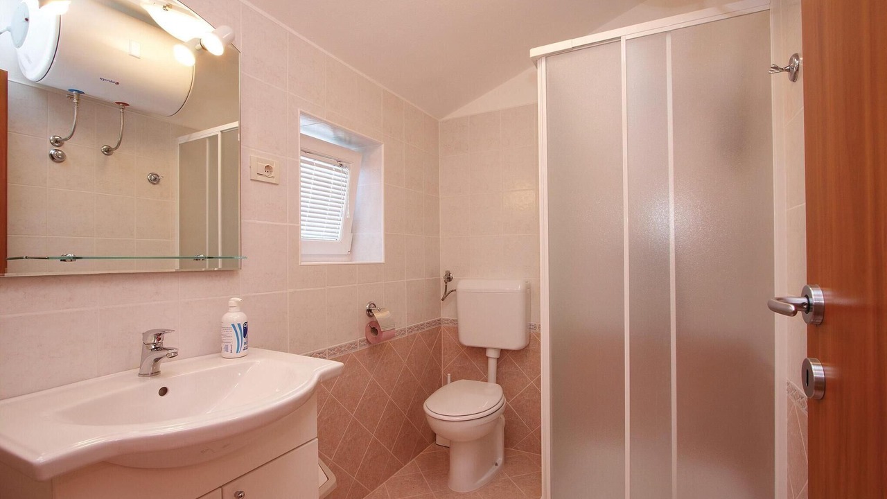 Photo of Bathroom in Plomin