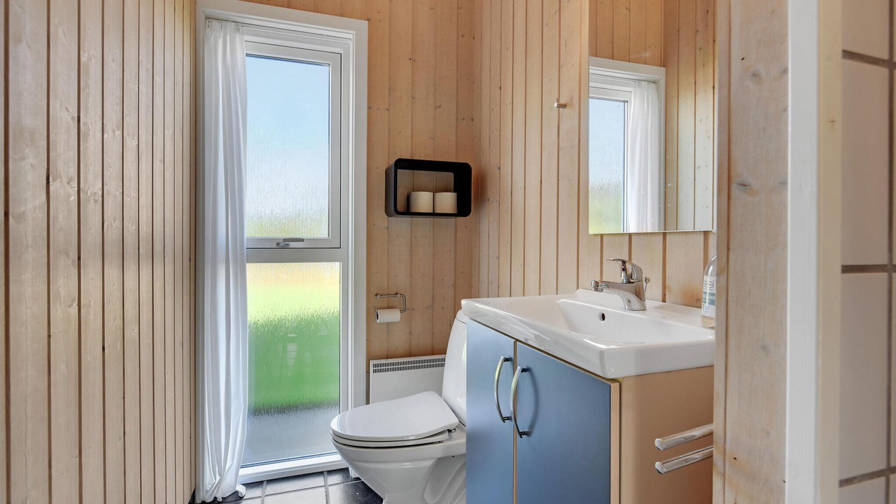 Photo of Bathroom in Mommark Strand