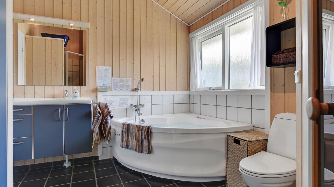 Photo of Bathroom in Mommark Strand
