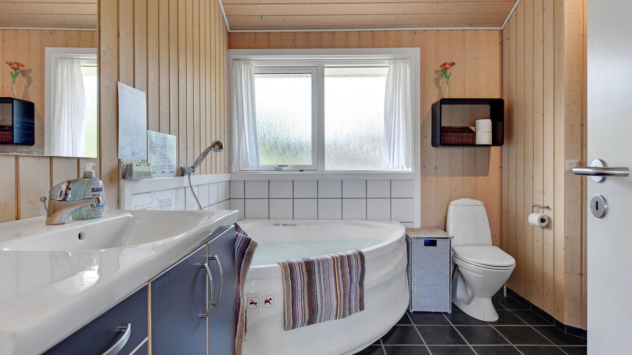 Photo of Bathroom in Mommark Strand