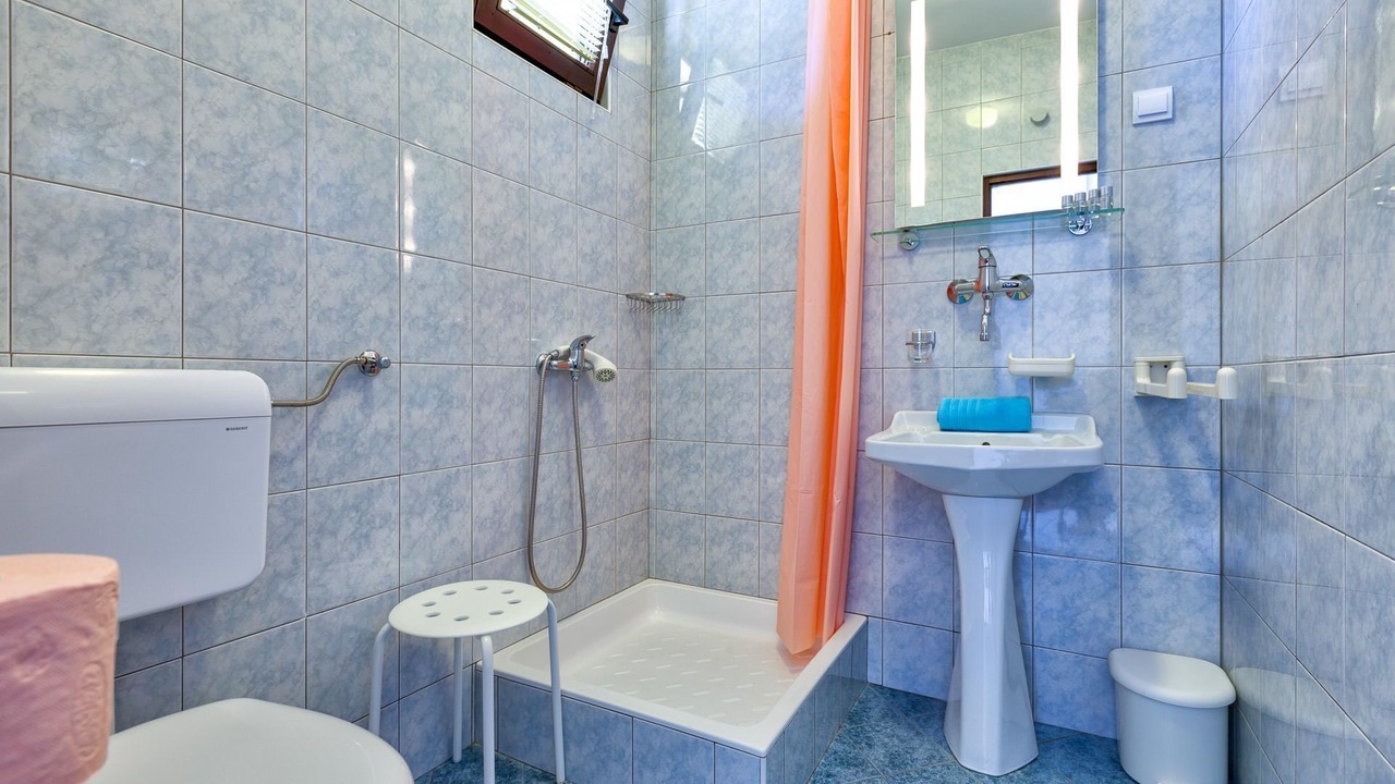 Photo of Bathroom in Cove Murtar