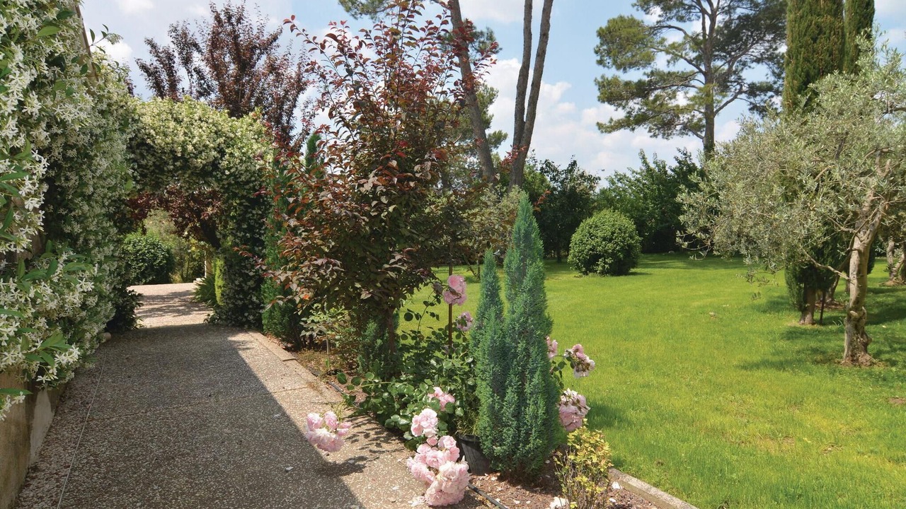 Photo of Others in Orgon