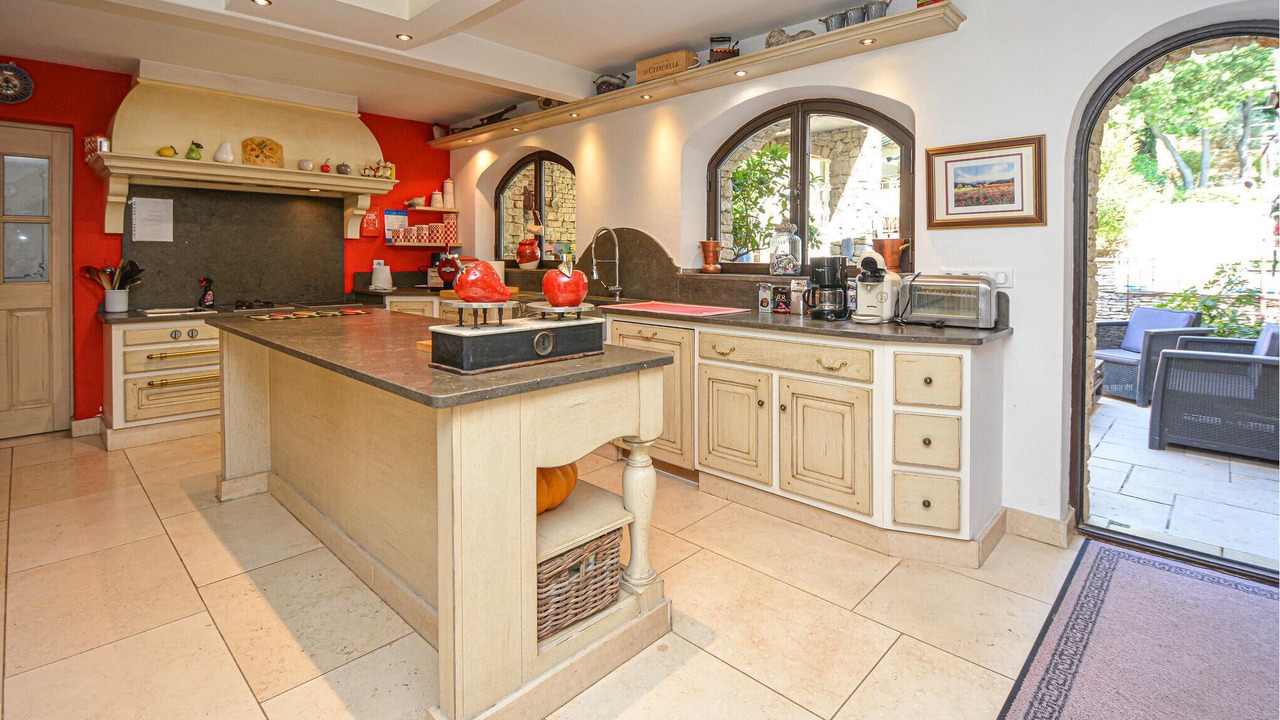 Photo of Others in Orgon