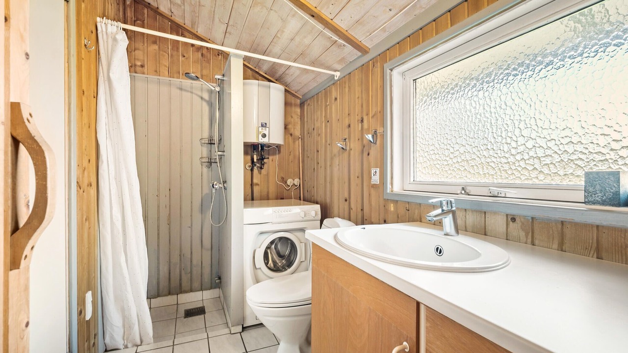 Photo of Bathroom in Follenslev