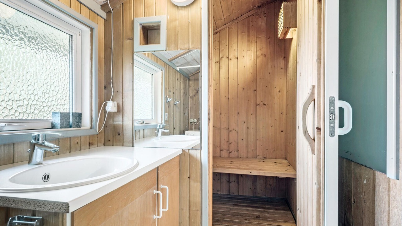 Photo of Bathroom in Follenslev