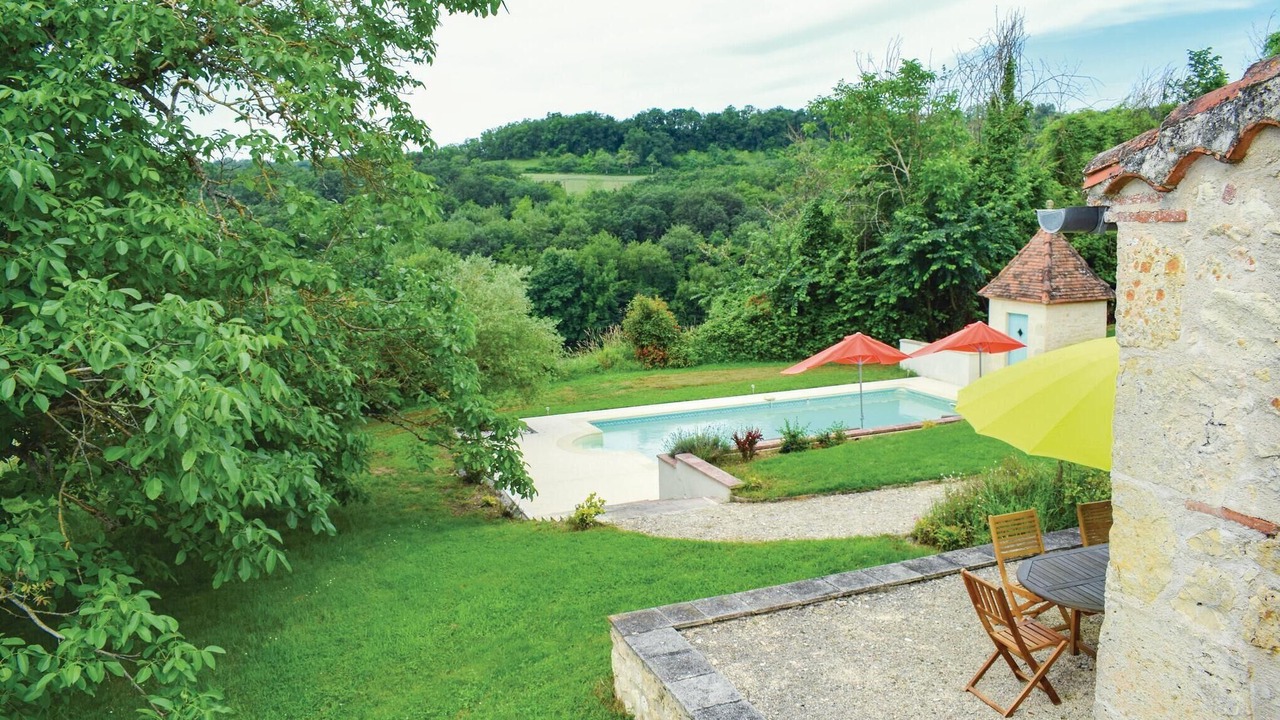 Photo of Outdoor in Bon-Encontre
