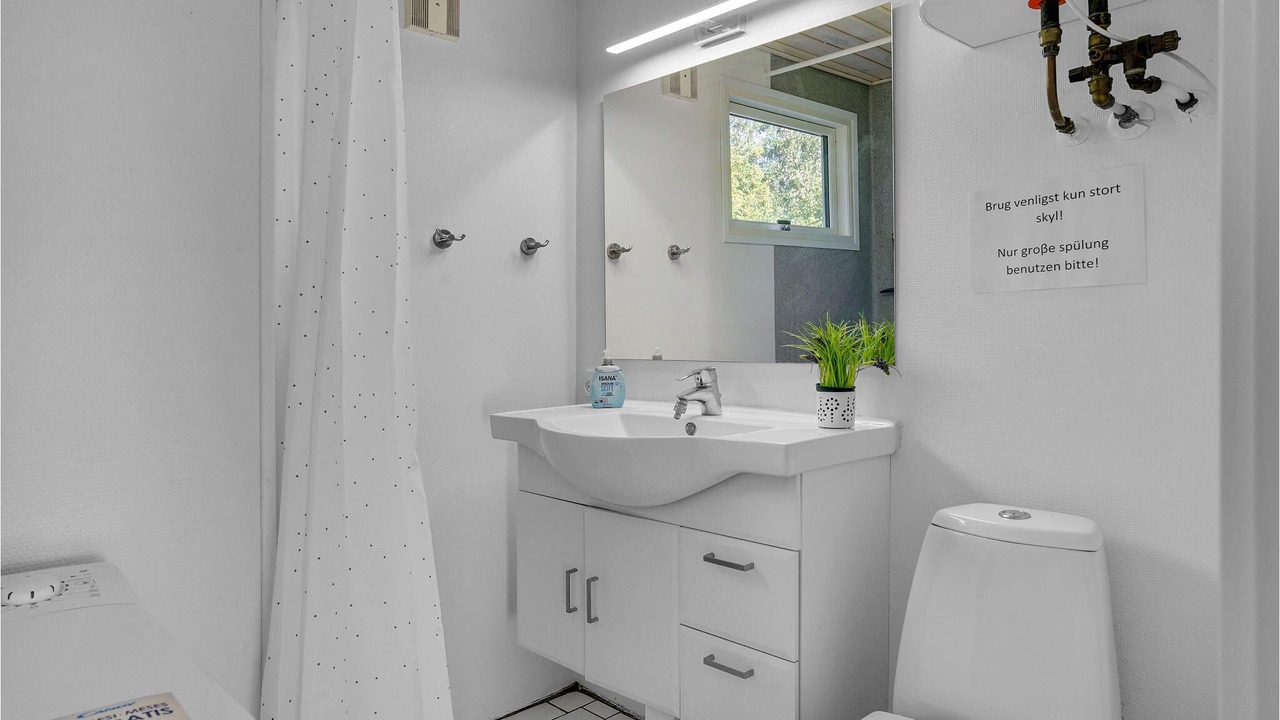 Photo of Bathroom in Bøtø By