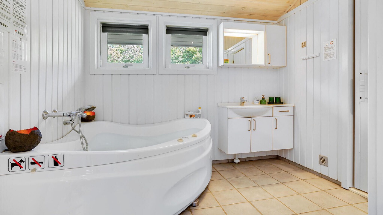 Photo of Bathroom in Mommark Strand