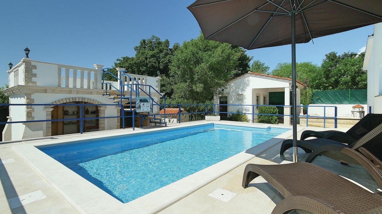 Photo of Outdoor in Skropeti