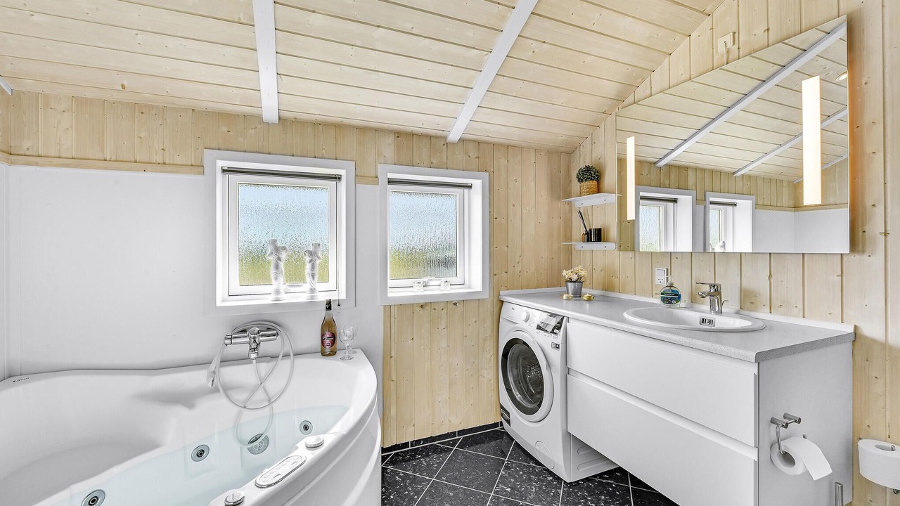 Photo of Bathroom in Houvig