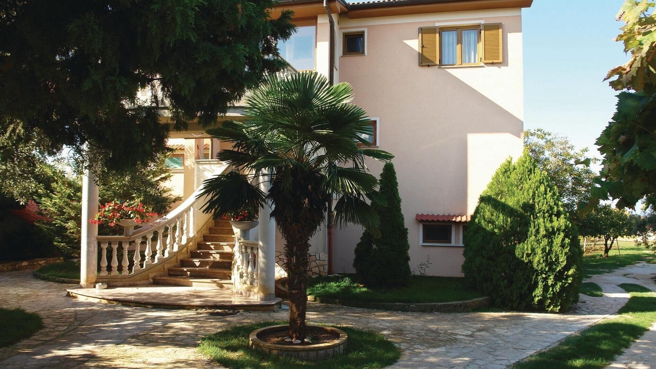 Photo of Outdoor in Peroj