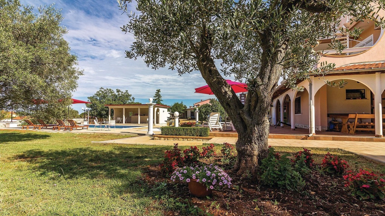 Photo of Outdoor in Peroj