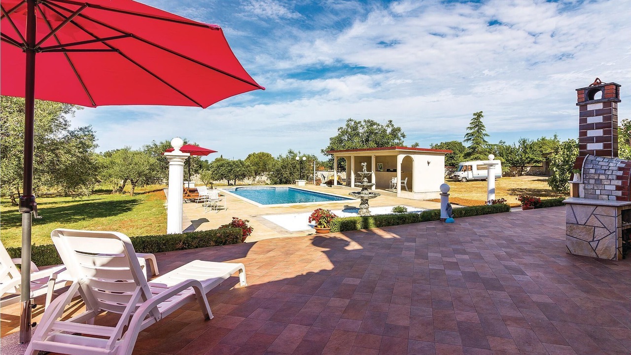 Photo of Outdoor in Peroj