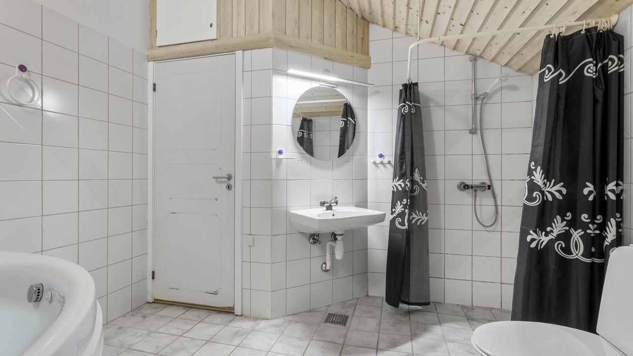 Photo of Bathroom in Hou