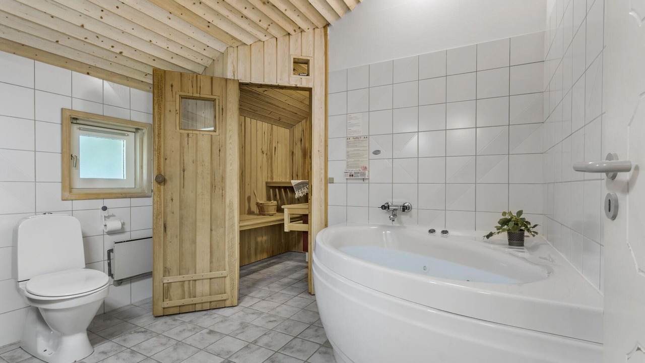 Photo of Bathroom in Hou