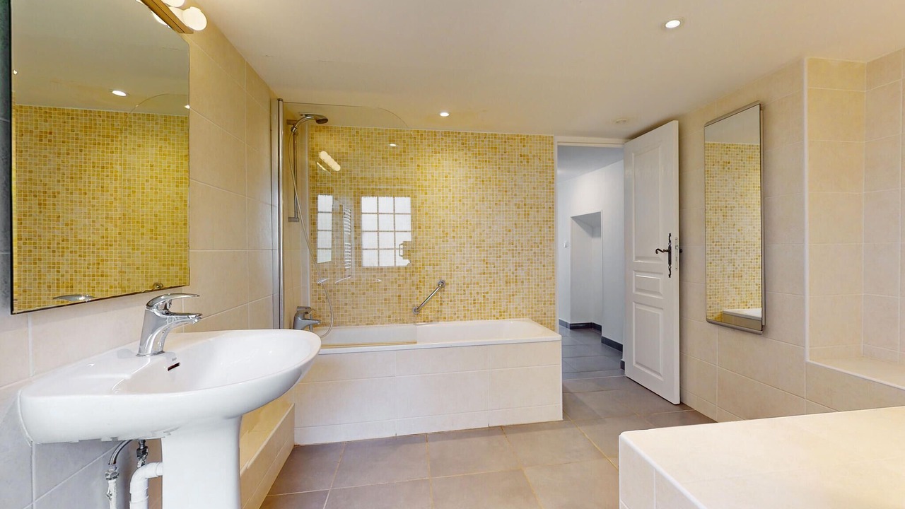 Photo of Bathroom in Jaulgonne