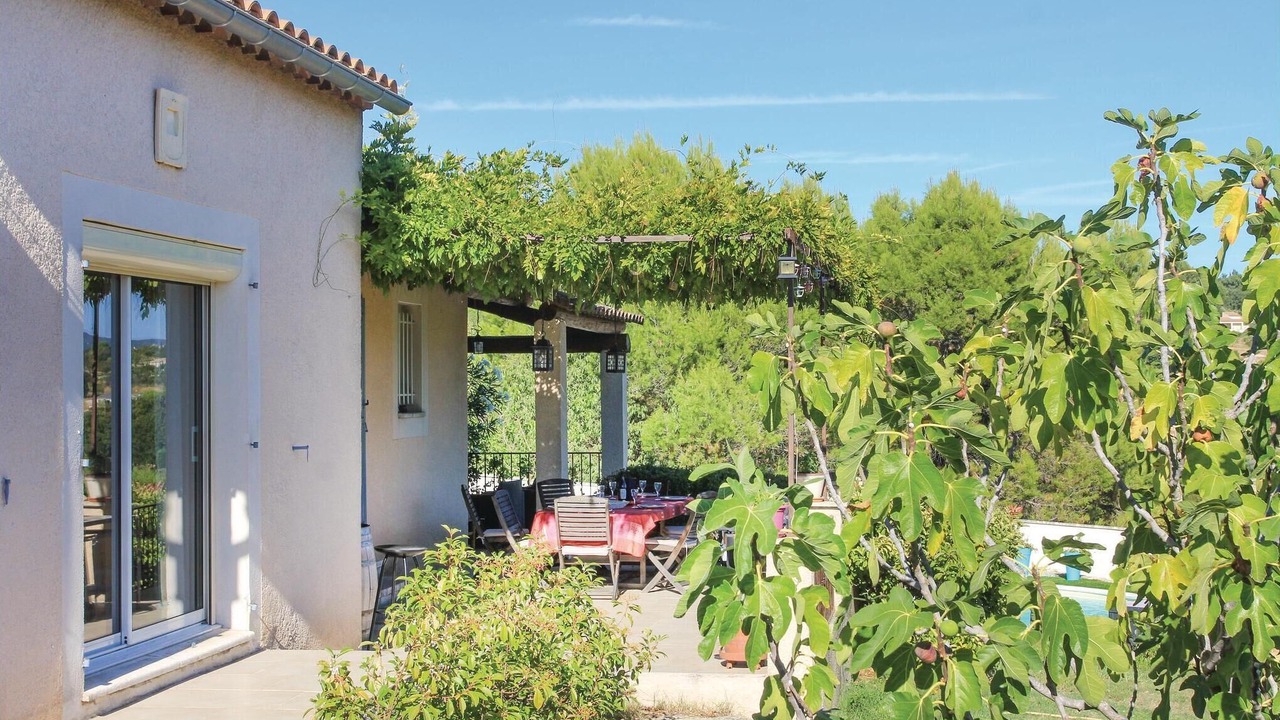 Photo of Others in Goult