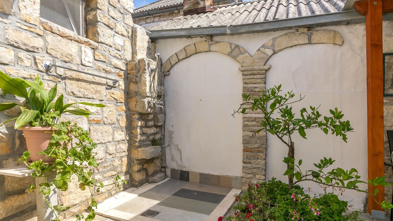 Photo of Outdoor in Grohote