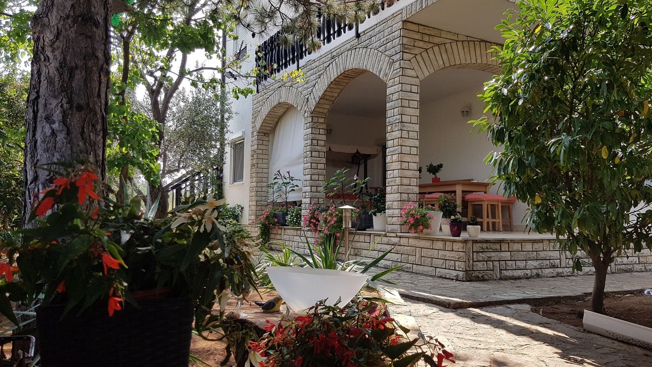 Photo of Patio Balcony in Jezera