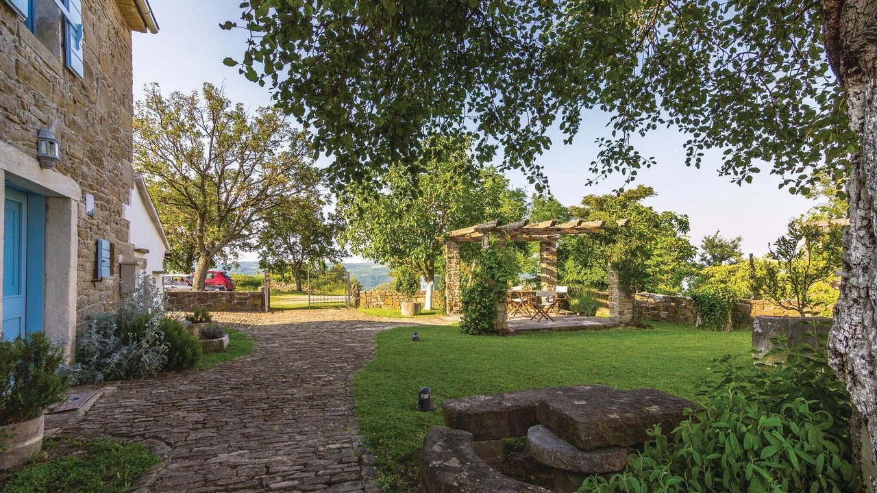 Photo of Outdoor in Kostanjica