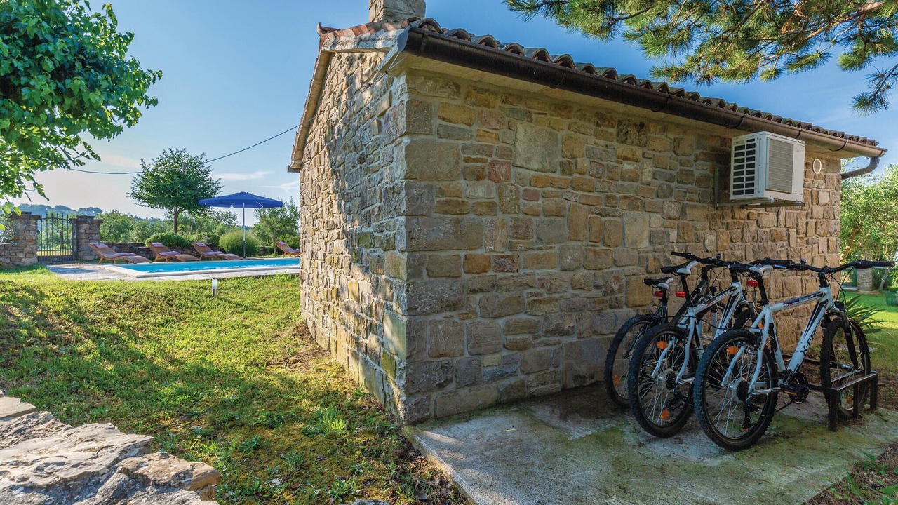 Photo of Outdoor in Kostanjica