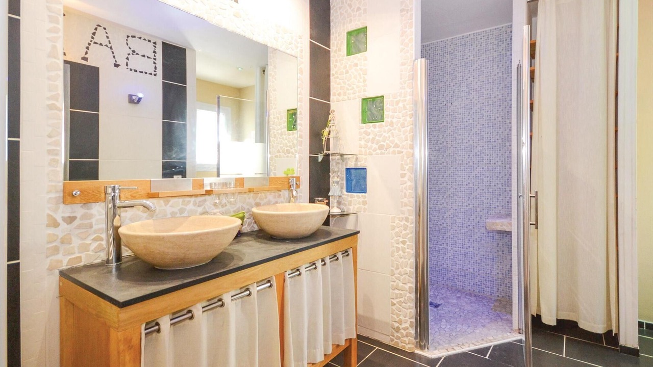 Photo of Bathroom in Maubec