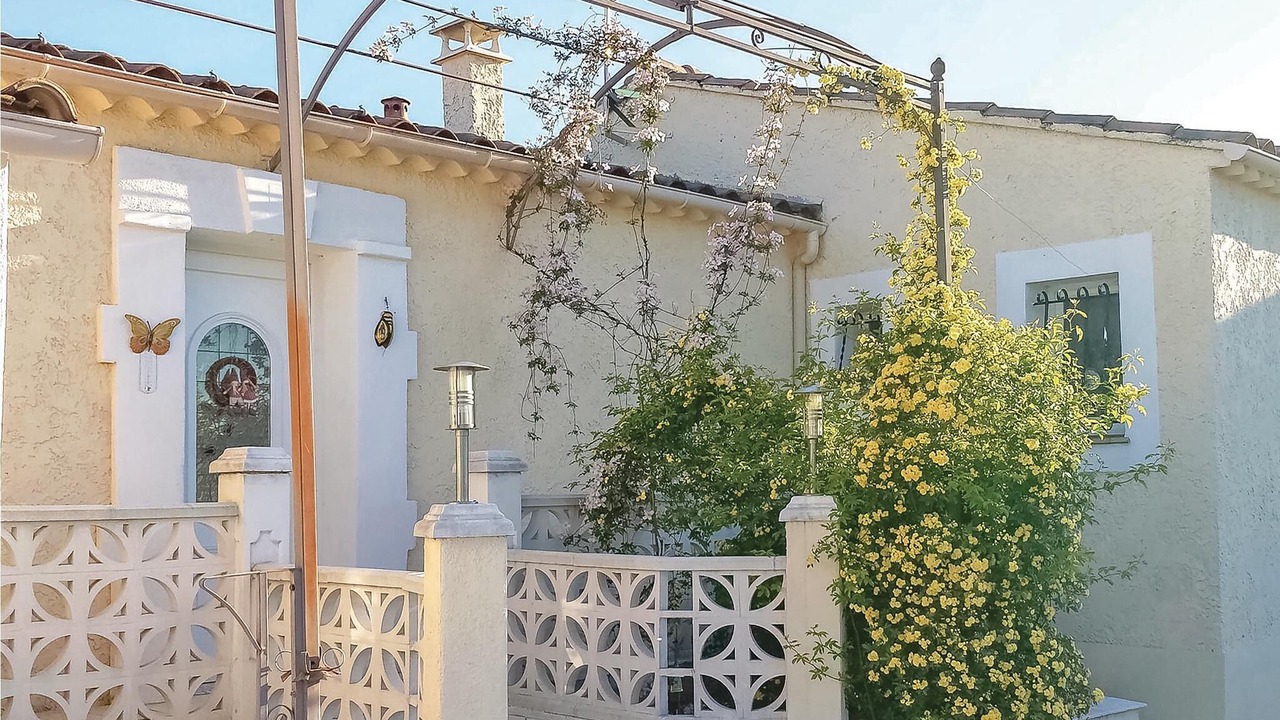 Photo of Others in Maubec