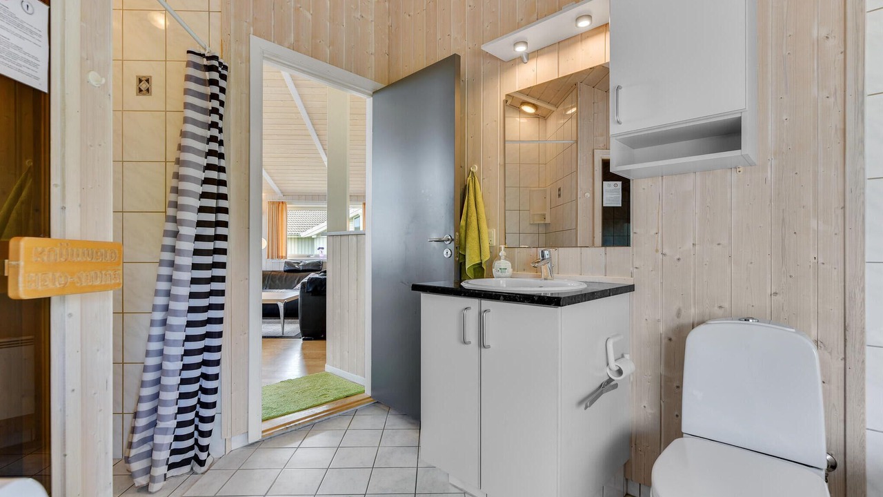 Photo of Bathroom in Mommark Strand