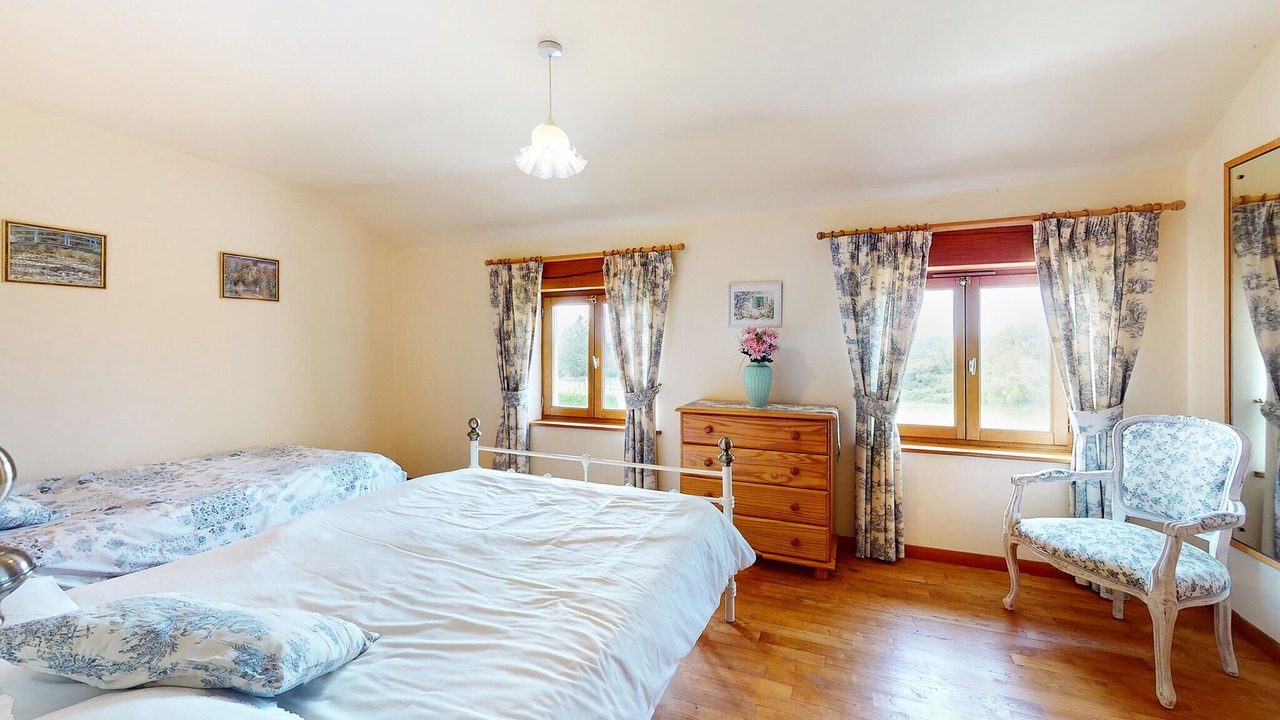 Photo of Others in Saint-Saud-Lacoussiere