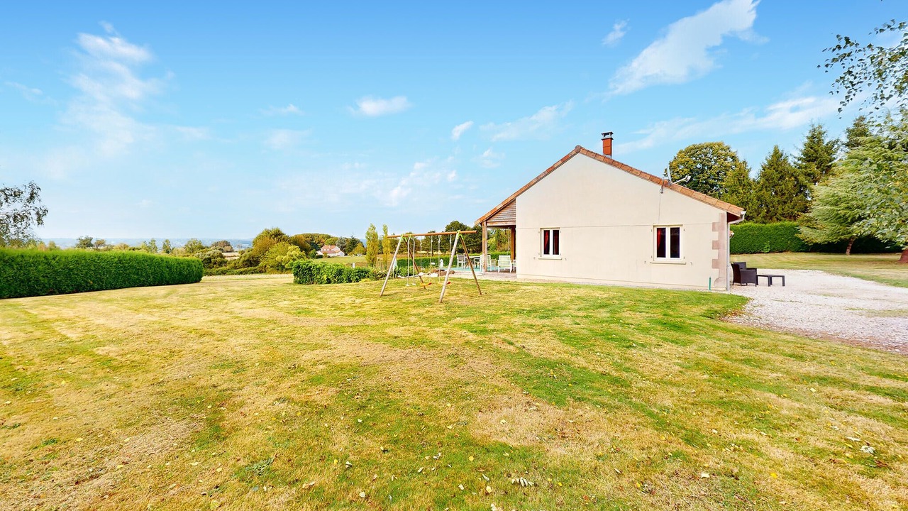 Photo of Others in Saint-Saud-Lacoussiere
