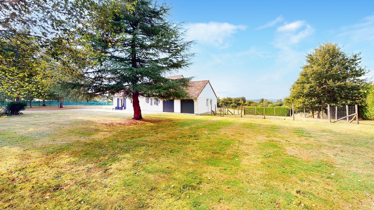 Photo of Others in Saint-Saud-Lacoussiere