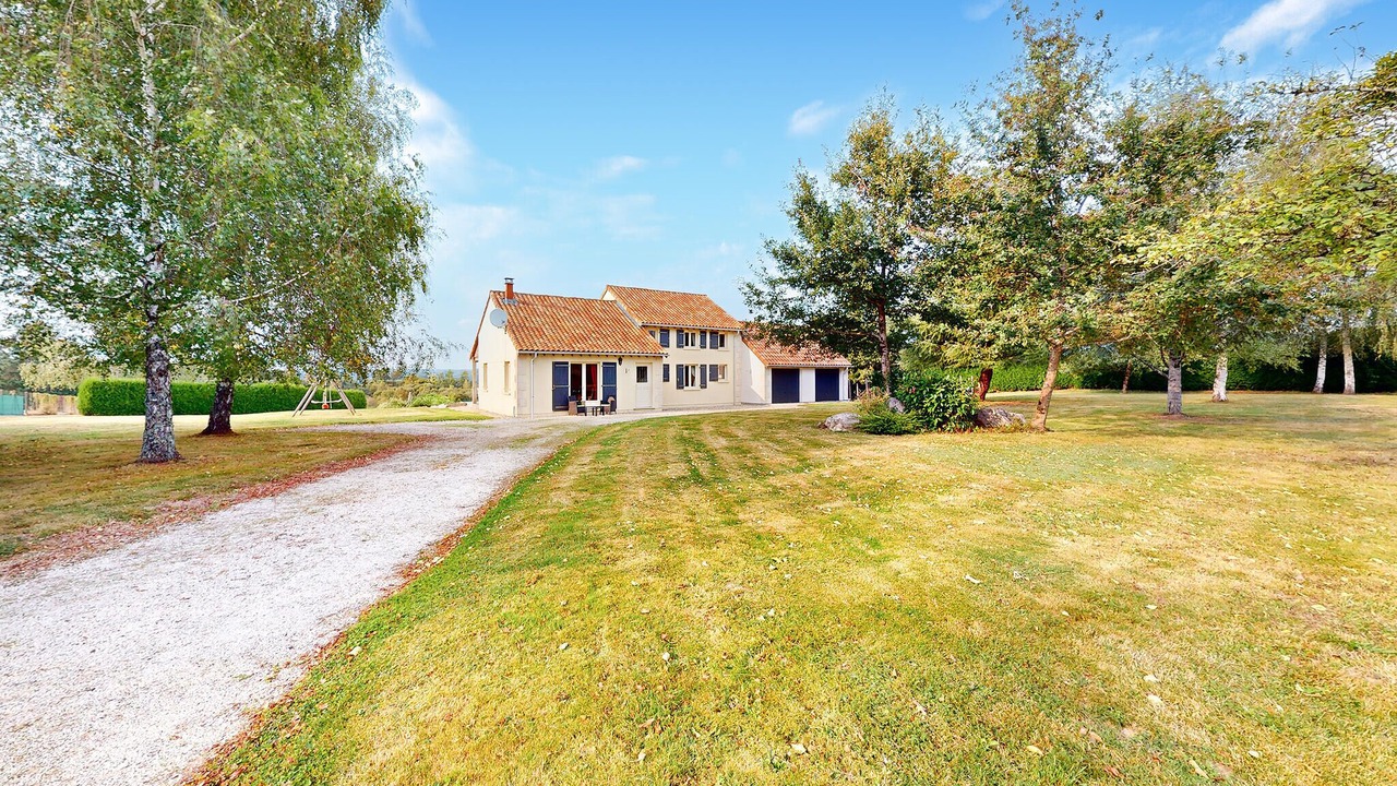 Photo of Others in Saint-Saud-Lacoussiere